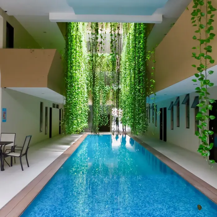 Palmarena Rooms and Residences - Long Stay Comfort with Parking, Sauna, Gym and Pool (Steps from 5th Avenue)