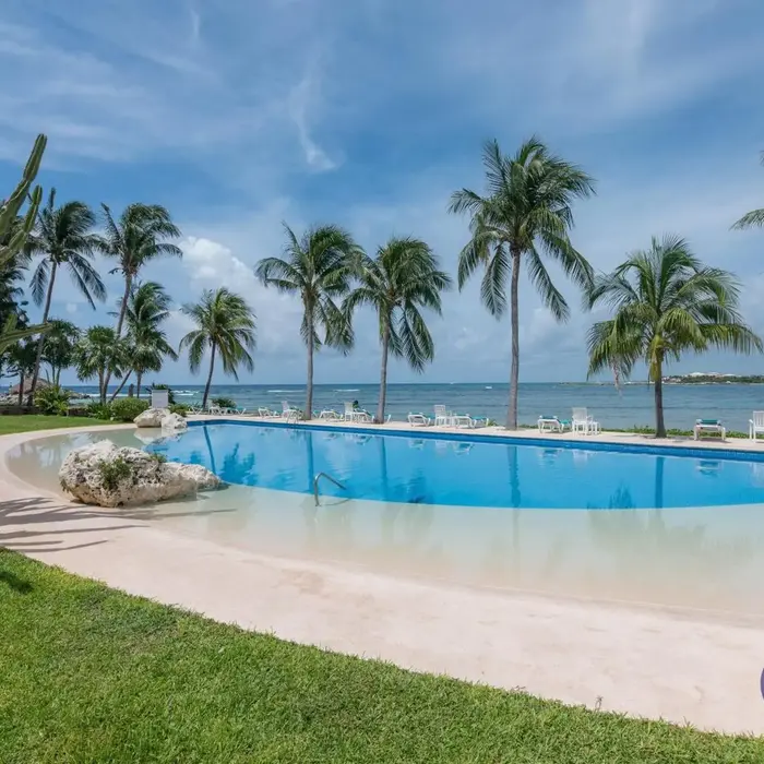Chac Hal, Beachfront Apartment with Amenities - Chac Hal 2