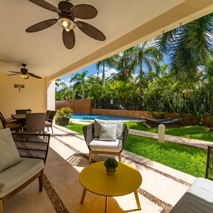 Spacious Apartment with Terrace, Pool and Beach Access