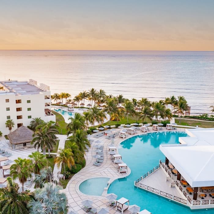 Unforgettable Cancun Vacation - Premium Travel Deals