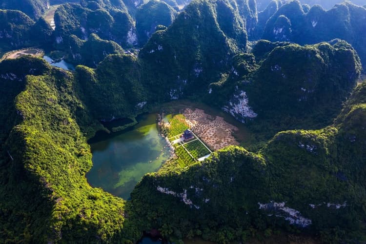 Imagen - From Hanoi to Angkor by Land