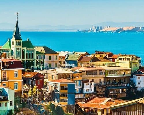 Imagen - Misión Valparaíso: La Aventura de "Mini Espías" en Chile