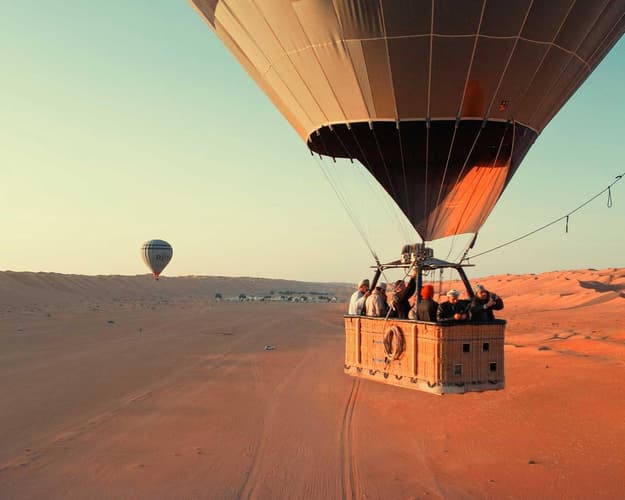 Image - Sunrise Hot Air Balloon Experience in A’Sharqiyah Sands