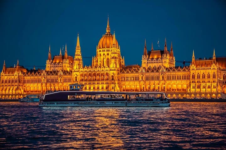 Immagine - Capodanno a Budapest tra luci del Danubio