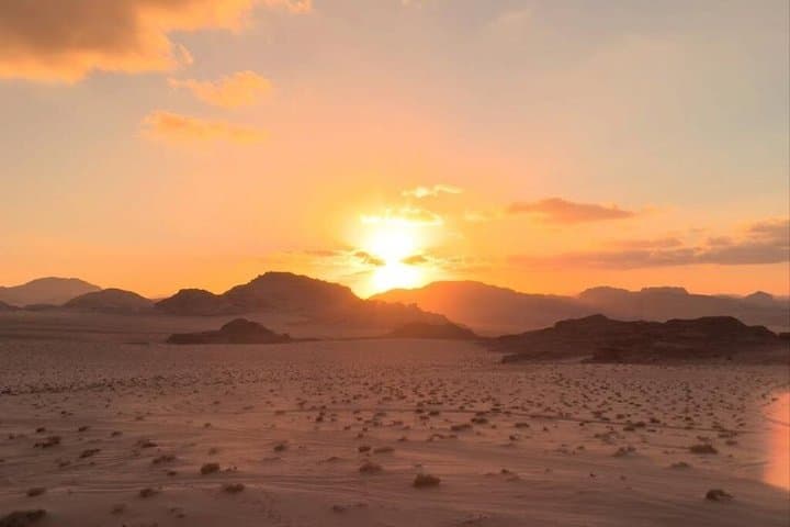 Image - Jordanie, Mer Rouge et Désert à l’Heure de l’Éclipse