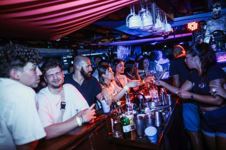 Image - Fiesta en barco por Río de Janeiro