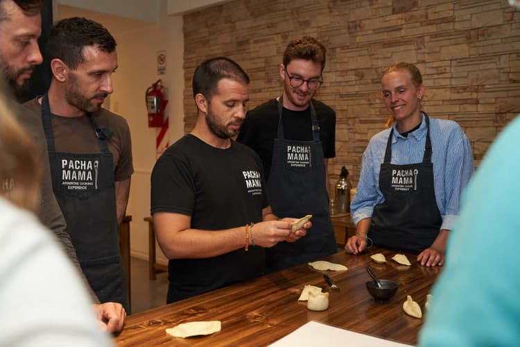 Imagen - Clase de cocina argentina con comida