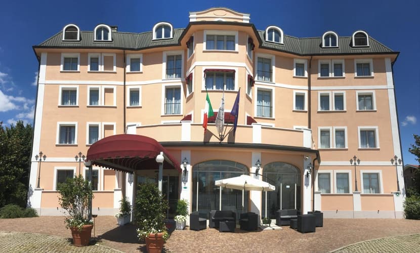 Image - 5 N Green Hotel