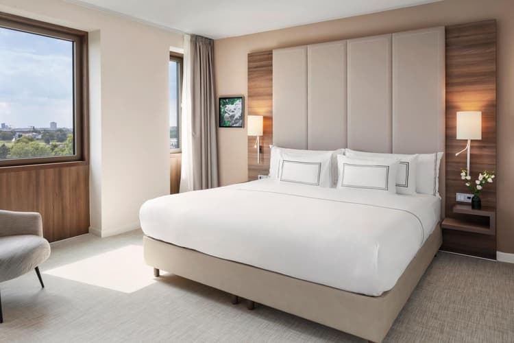 Bild - 5 Days. DUSSELDORF - Meliá Düsseldorf  4*(BO)