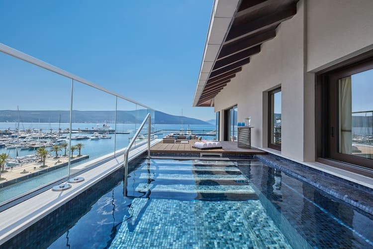 Imazhi - Luks ne zemer të Porto Montenegro