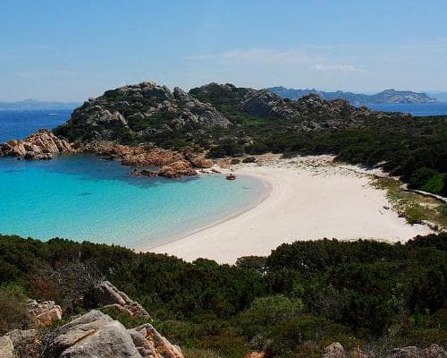Immagine - 50 sfumature di verde smeraldo: vacanza in Gallura (volo incl.)