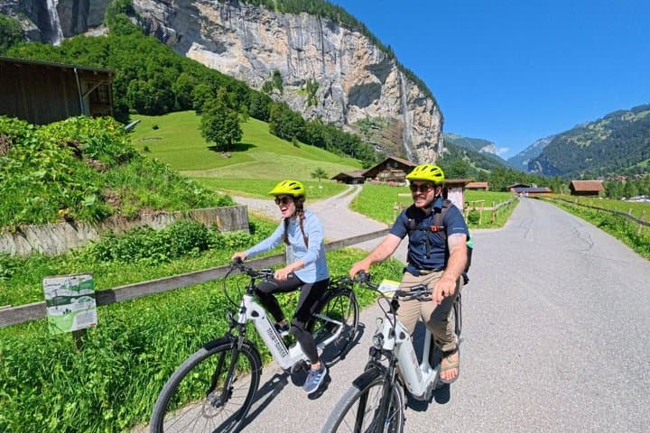 Image - Lauterbrunnen E Bike Tour Valley of 72 Waterfalls 4 hours