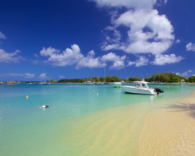 Image - Hydroplane  + Grand Baie, Mauritius