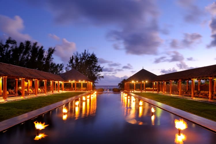 Image - 7 Days. 5* MAURITIUS - Outrigger Beach Resort (HB)