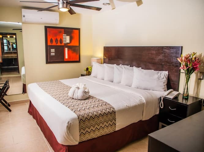 Image - Hotel + Avión, Campeche 4 al 7-Dic, 26