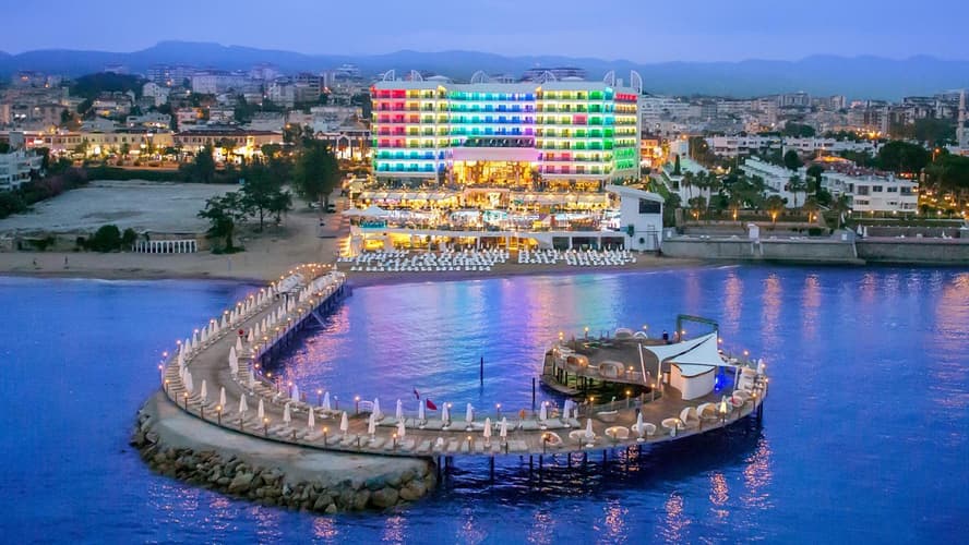 Image - Azura Deluxe Resort & Spa Hotel
