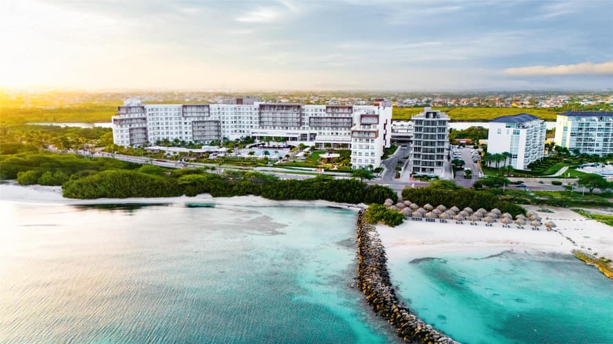 Imagen - Dom 18 Abr 27 - BUE / AUA + Hoteles con Desayuno