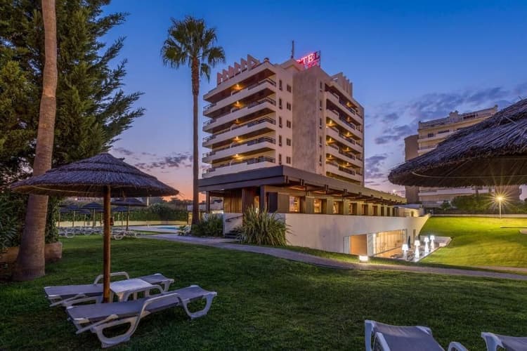 Irudia - Portimão-Feriado de Outubro-Interpass VAU Hotel & Apartaments 4*