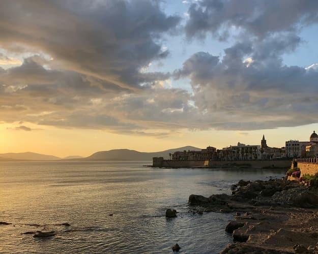 Immagine - Dal Corallo allo Smeraldo: Sardegna a 360° da BGY