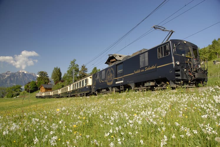 Image - Papá Noel en Montreux en tren