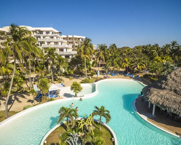 تصویر - Family Golf Weekend