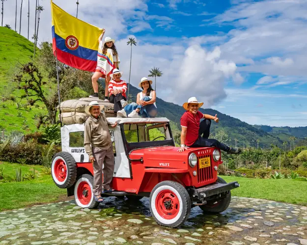 Bild - Coffee Region: Among Palm Trees, Tradition, and Nature