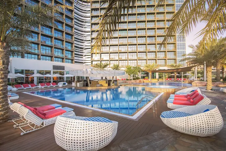 Obraz -  Yas Island is Calling! Embark on a Family Adventure from Dammam to Yas Plaza Hotels. We’re Waiting for You
