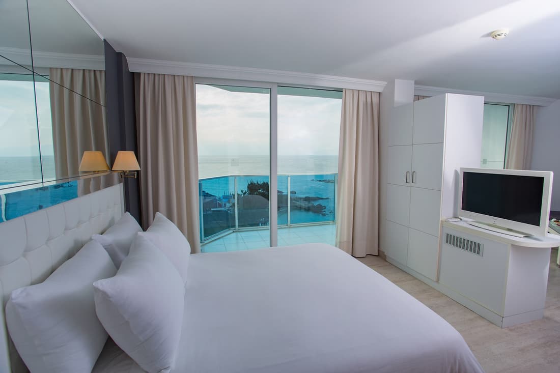 Le Bleu Hotel & Resort