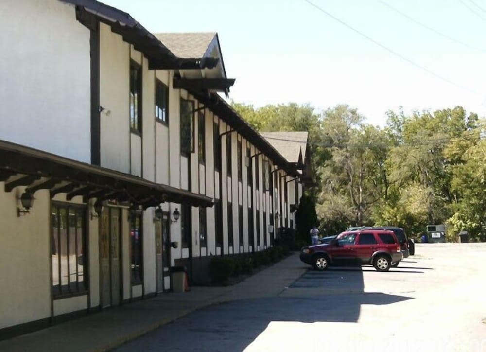 Budget Inn & Suites