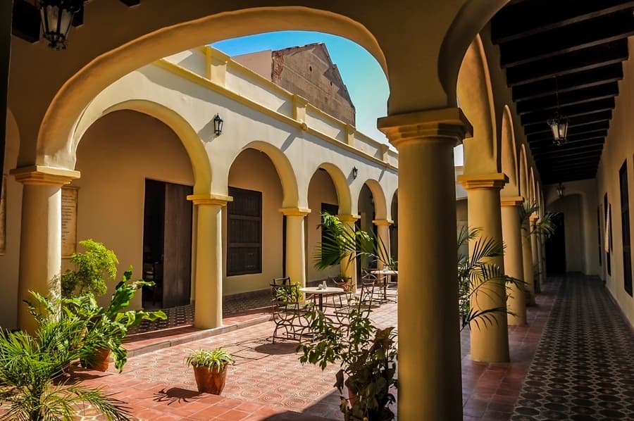 HOTEL E LA AVELLANEDA