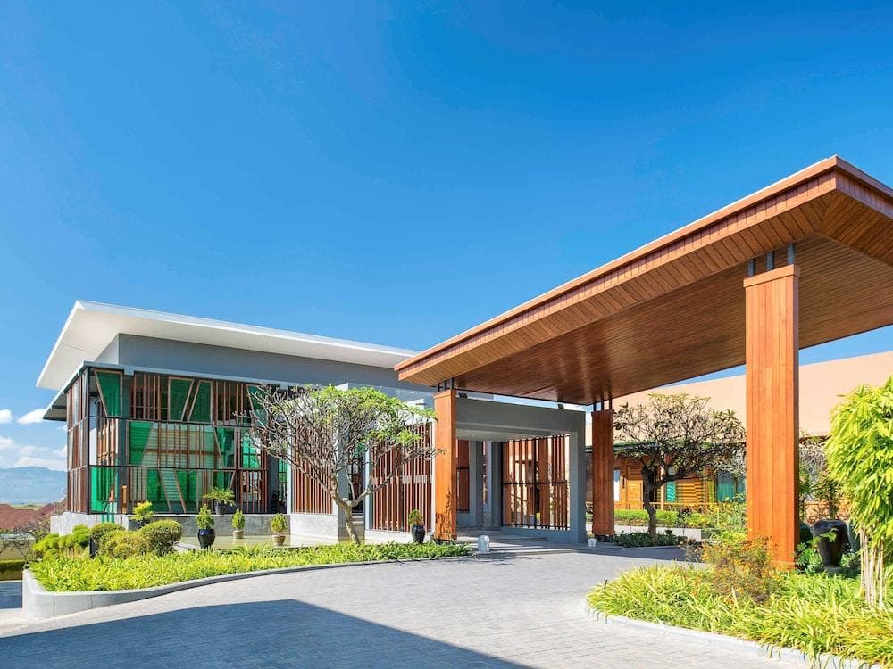 NOVOTEL INLE LAKE MYAT MIN