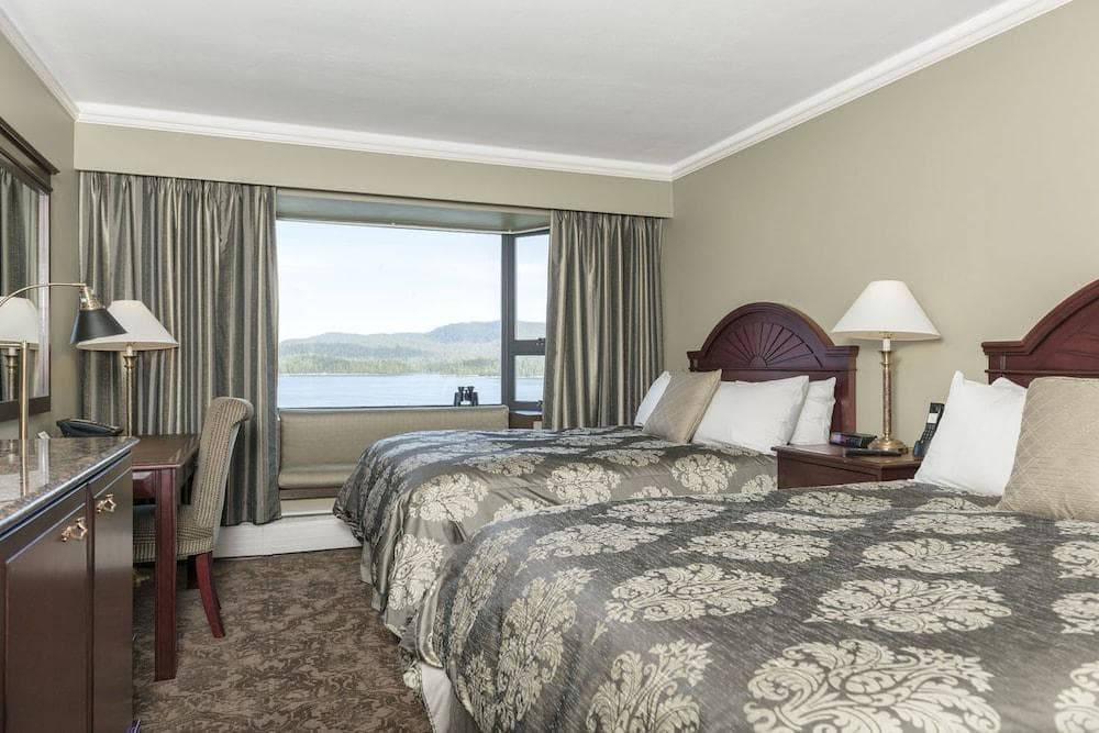 CREST HOTEL