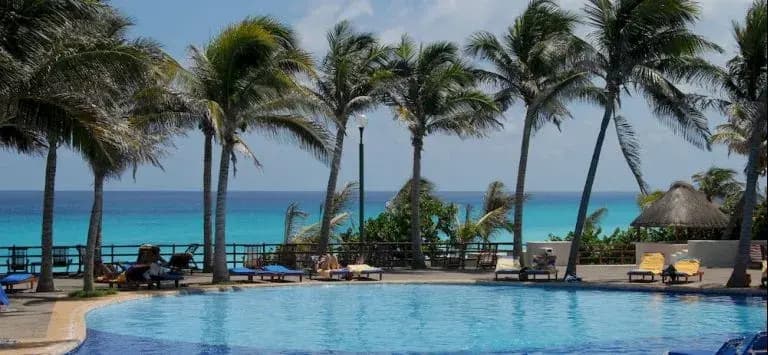 Grand Oasis Cancún & Oasis Cancún Lite & The Pyramid