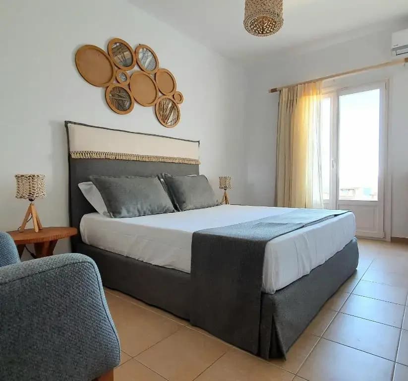 Sarakiniko Rooms