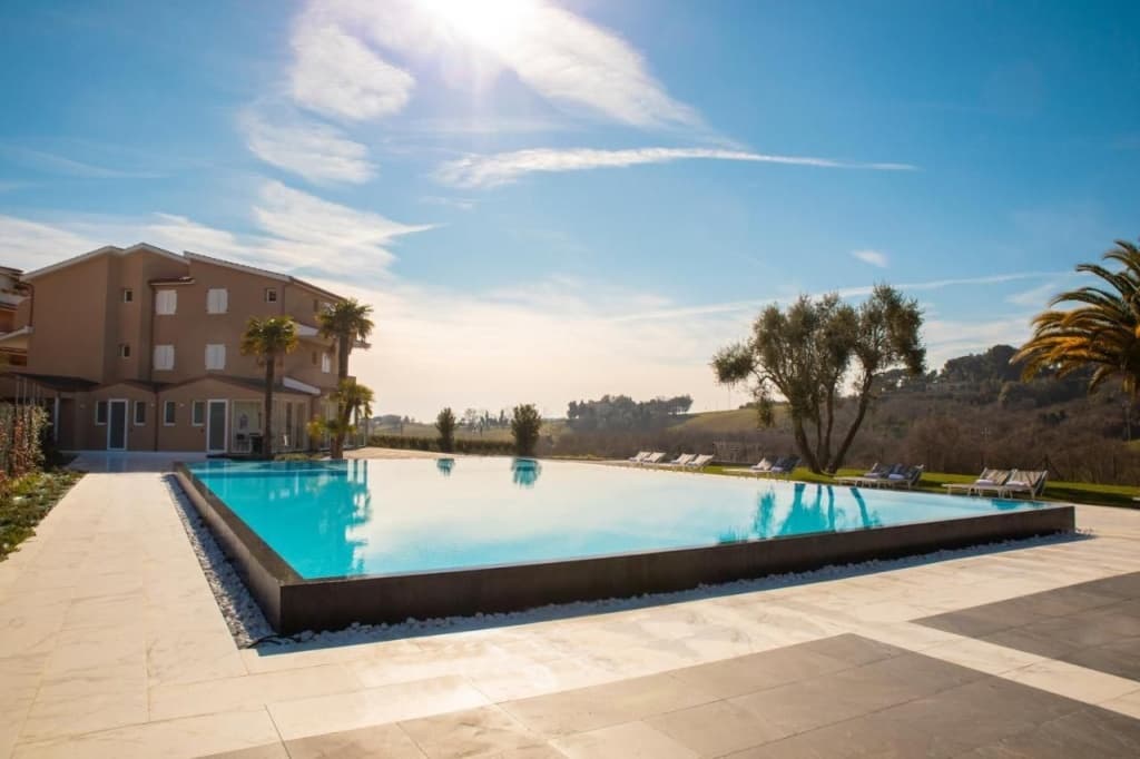 Pietra Bianca Hotel