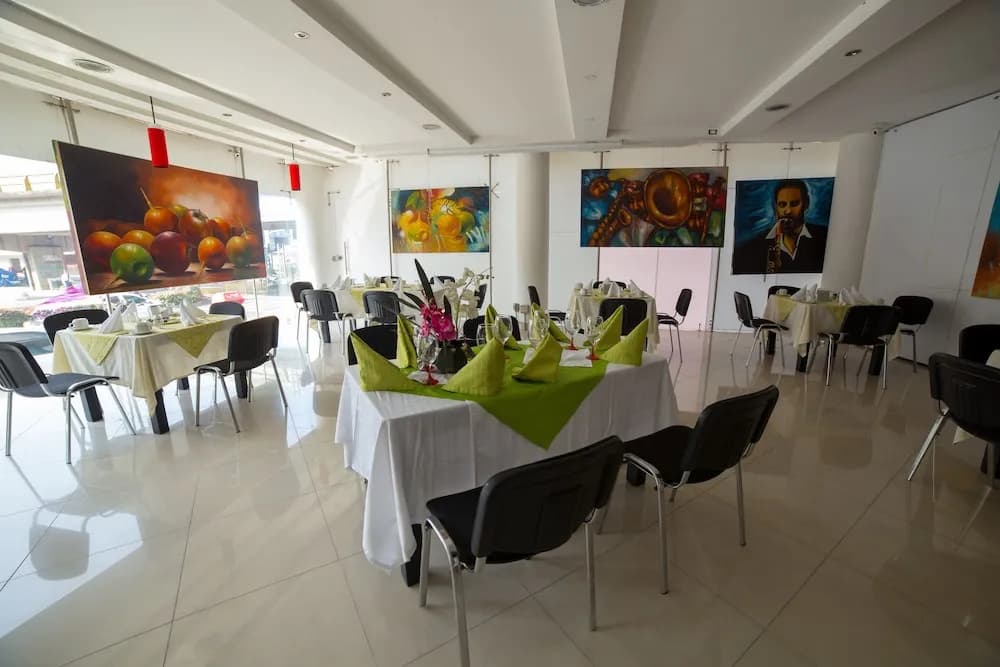 Hotel 33 Conquest