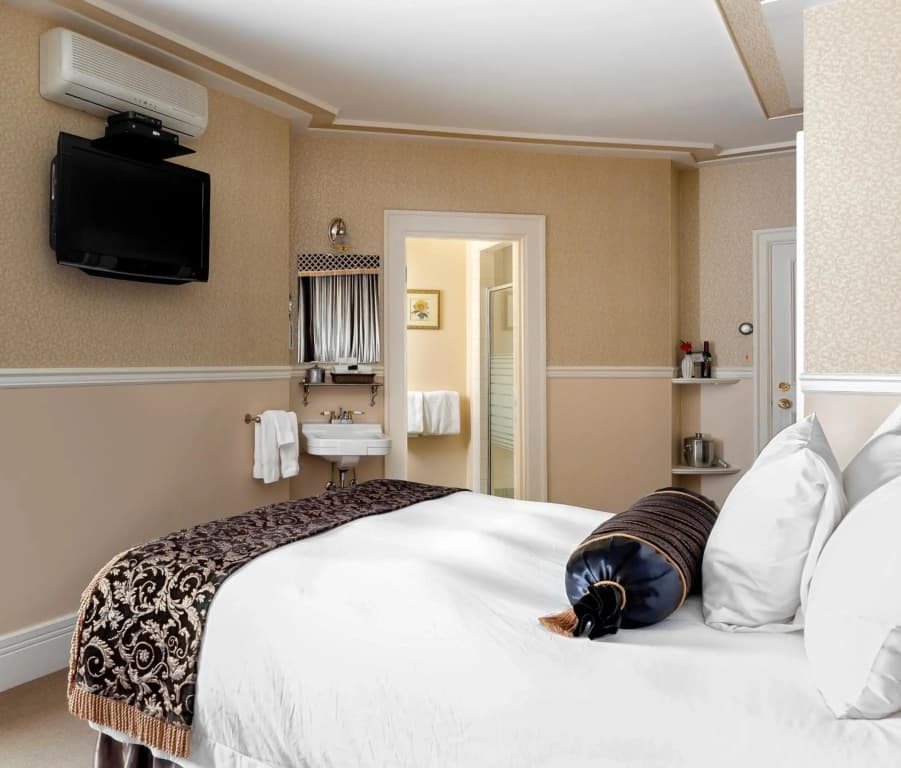 Abigail's Hotel