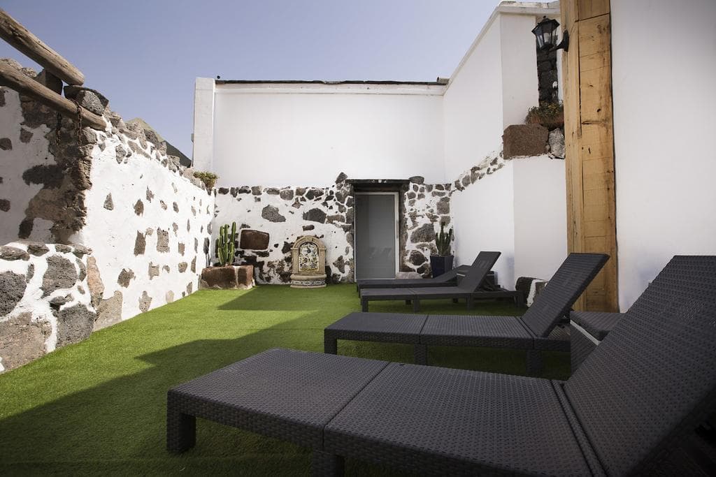 El Charco Suites