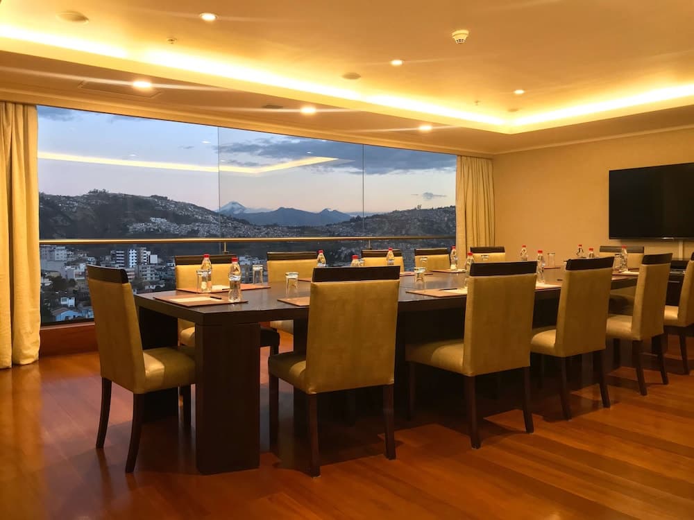 Hotel Swissotel Quito o Similar