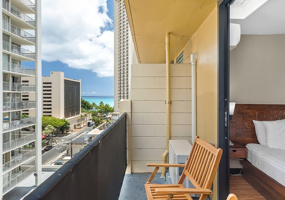 Castle Bamboo Waikīkī Hotel