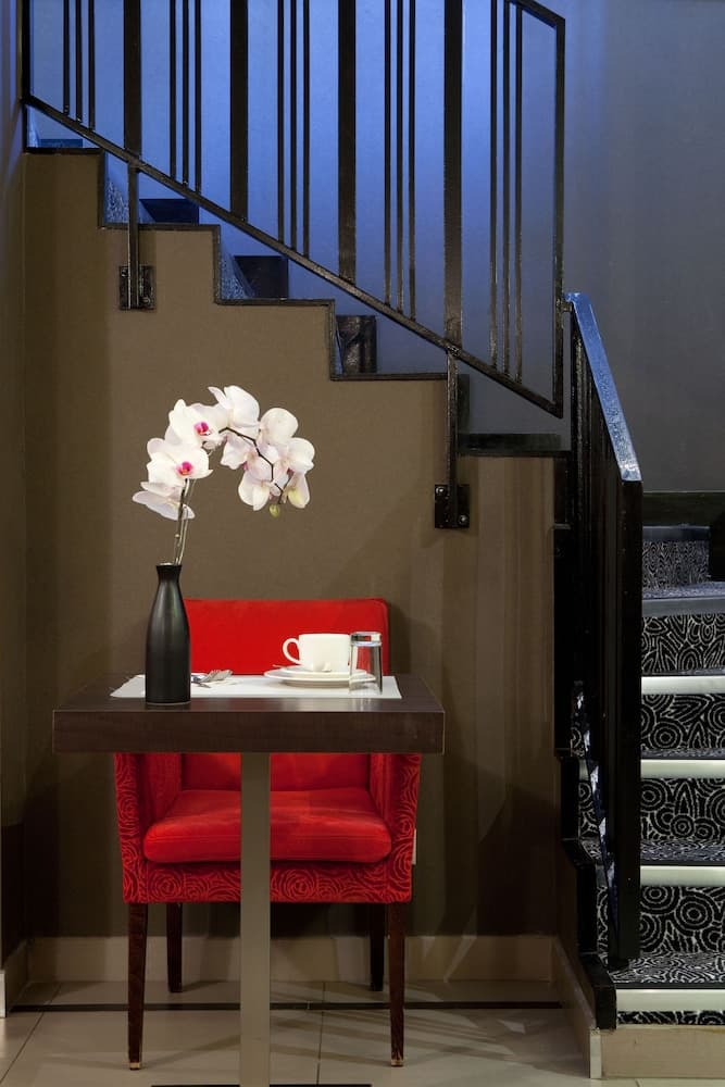 Hotel Eiffel Seine