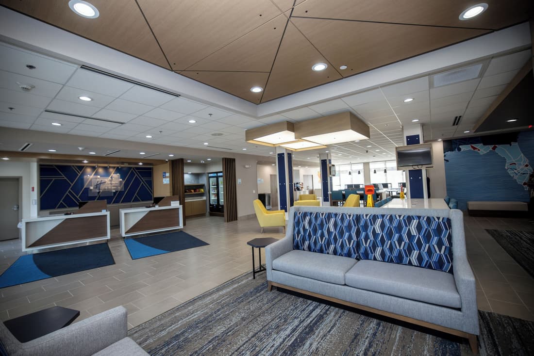 Holiday Inn Express & Suites Tampa Stadium – Airport Area by IHG