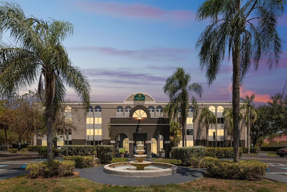 La Quinta Inn & Suites by Wyndham Miami Lakes