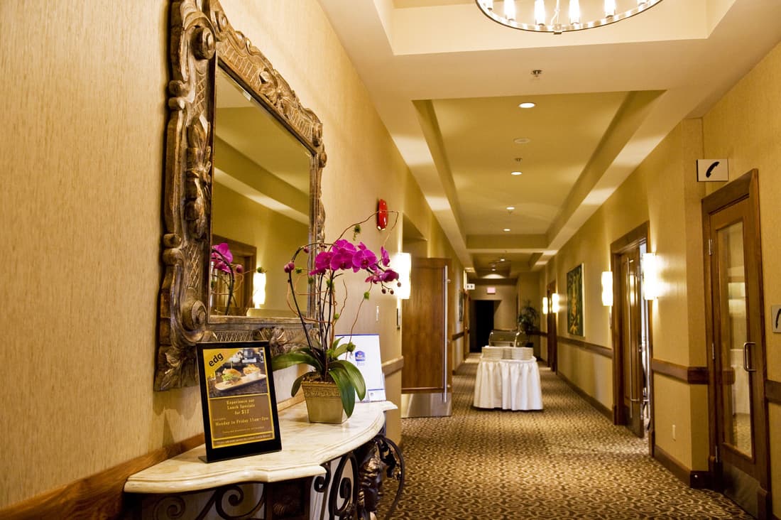 Best Western Premier Chateau Granville Hotel & Suites & Conf. Centre
