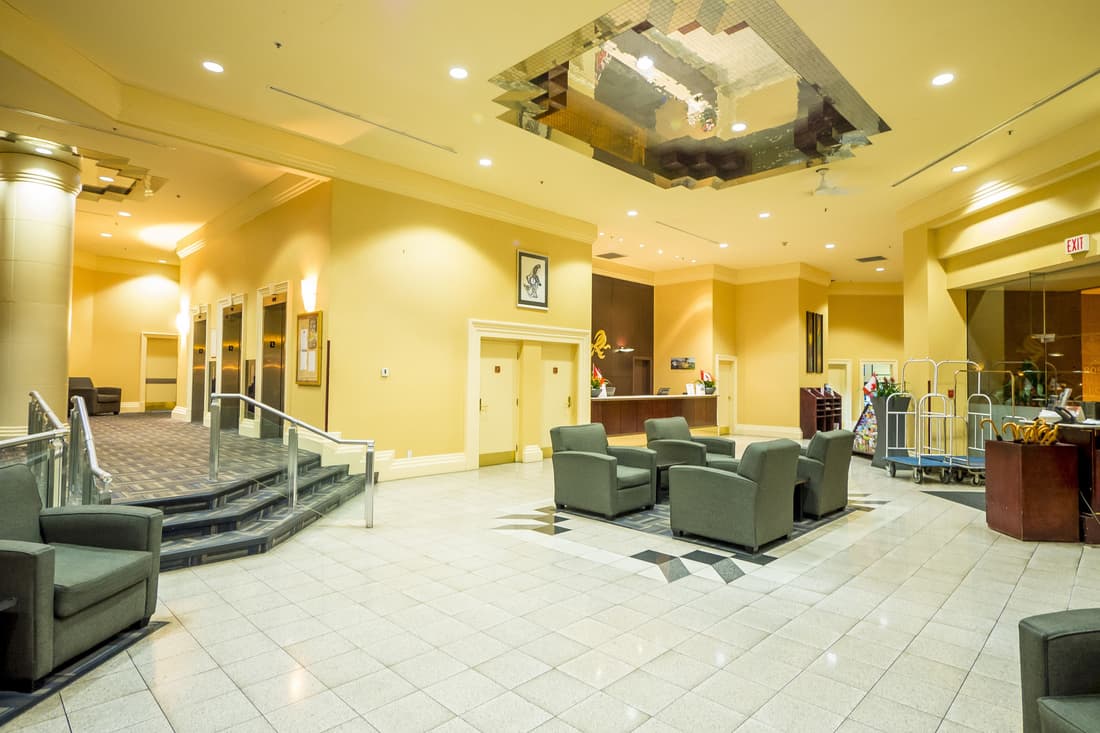 Rosedale On Robson Suite Hotel
