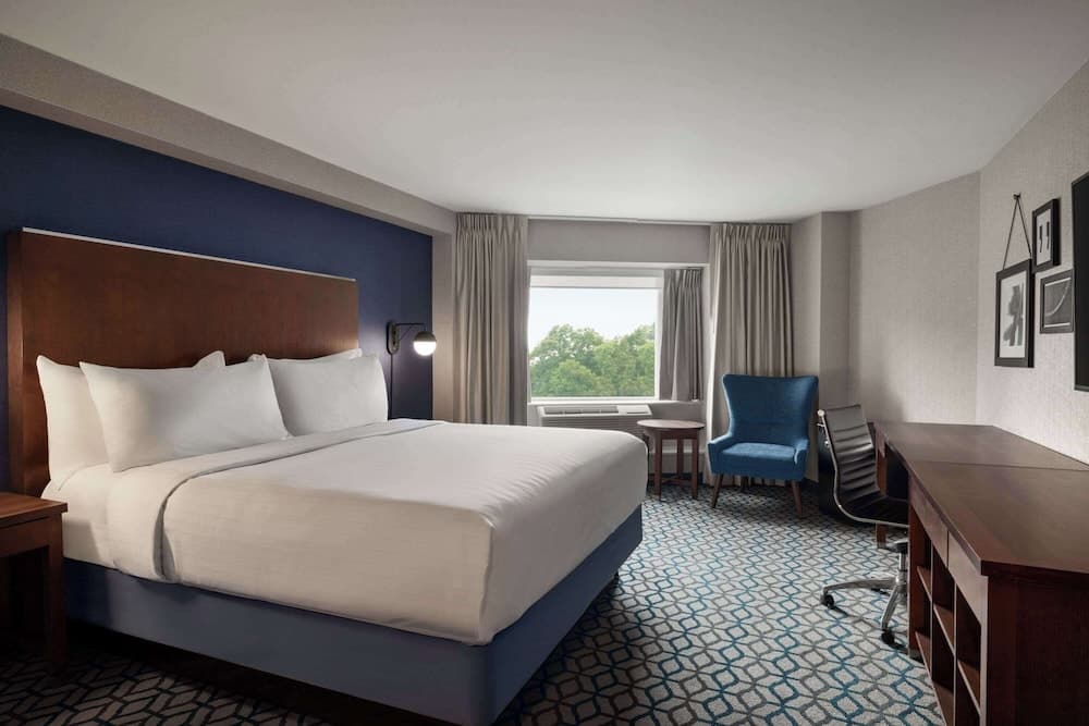 Wyndham Grand Fallsview Hotel