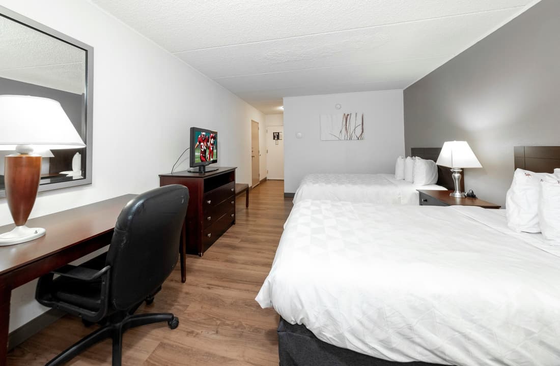 Red Roof Inn PLUS+ Woodbridge - Carteret