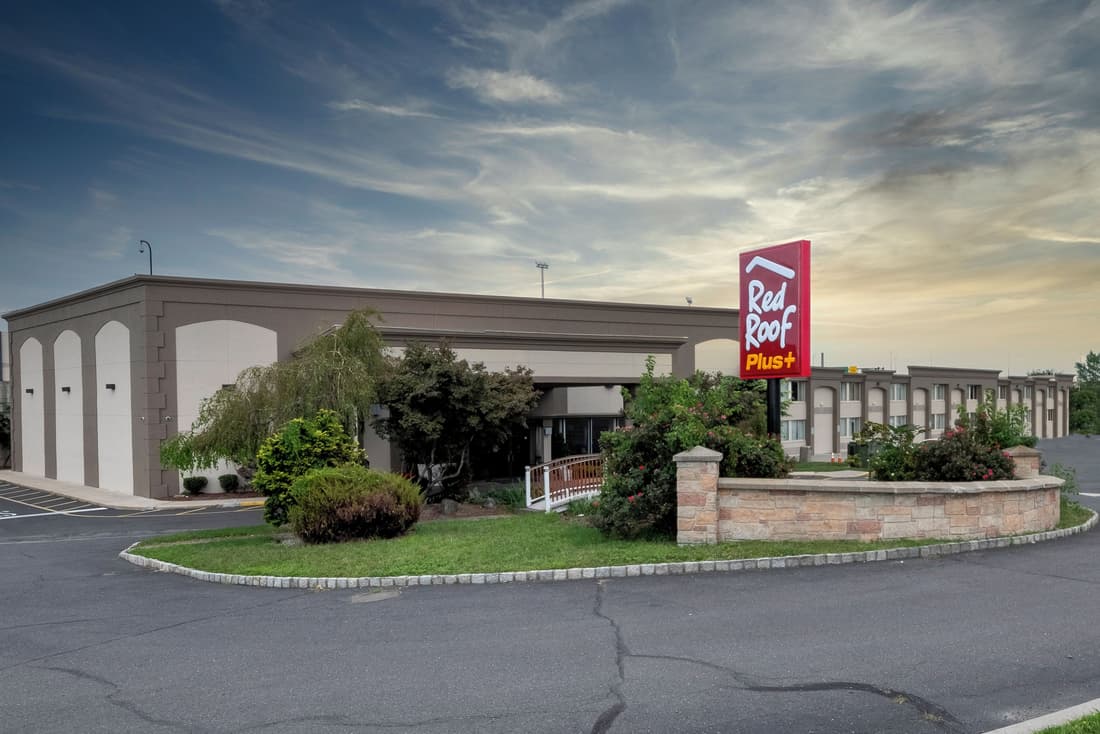 Red Roof Inn PLUS+ Woodbridge - Carteret