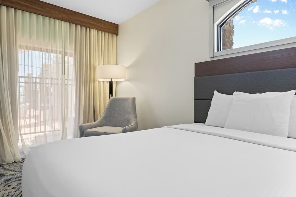 La Quinta Inn & Suites by Wyndham Santa Cruz