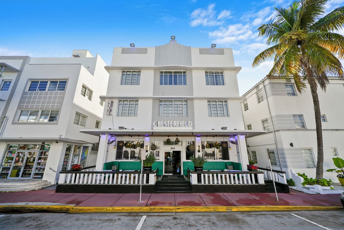 Chesterfield Hotel & Suites